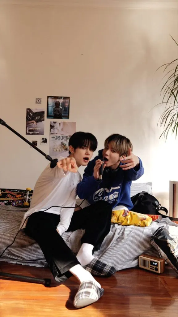 TXT members YEONJUN and TAEHYUN dropped their cover of “Stay” by The Kid LAROI and Justin Bieber.

