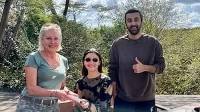 Ranbir Kapoor gives a thumbs up, Alia Bhatt smiles as they accept special gift on their African safari. See unseen pic