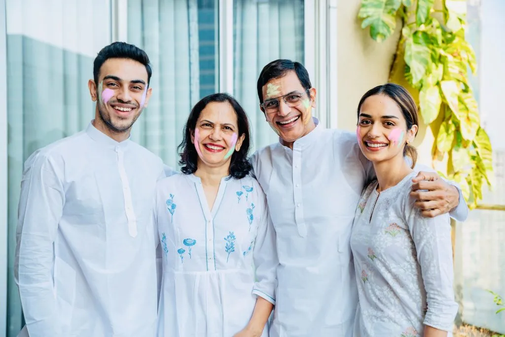 Manushi Chillar with family