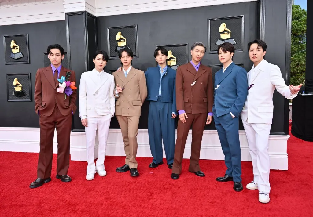 BTS At The Grammys 2022: From A Flirtatious V aka Taehyung To Their Buttery Attires, Armys Swoon Over The Asian Superstars Yet Again!