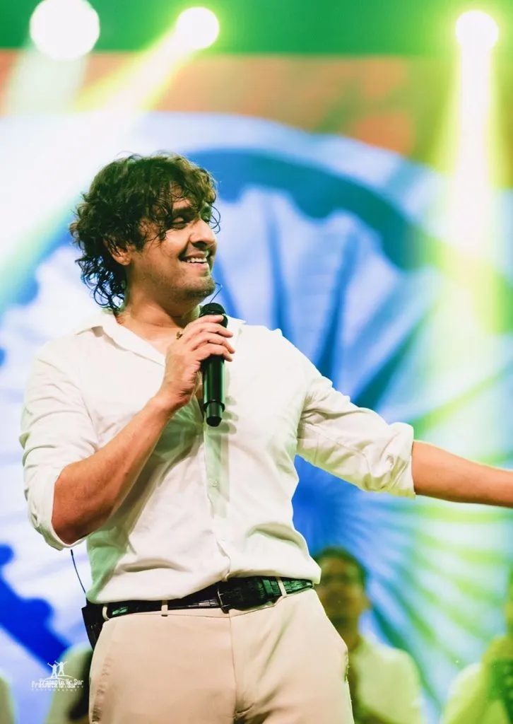 Sonu Nigam brings reform by pressing for better management & medical  facilities at concerts - Popdiaries